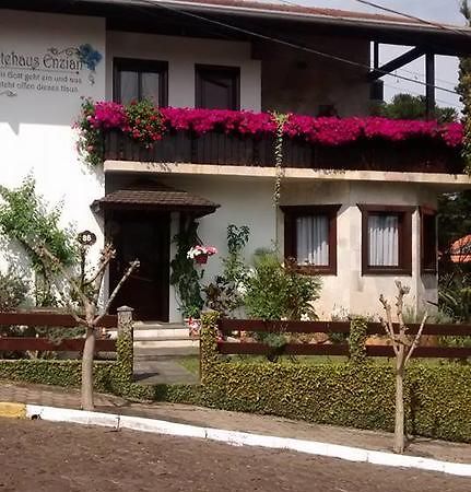 Hospedaria Gastehaus Enzian Treze Tílias 外观 照片
