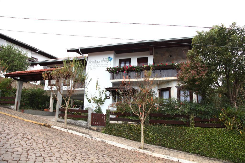 Hospedaria Gastehaus Enzian Treze Tílias 外观 照片
