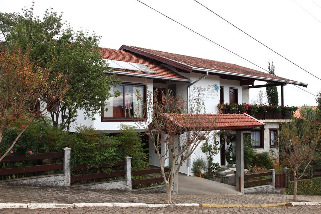 Hospedaria Gastehaus Enzian Treze Tílias 外观 照片