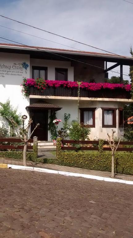 Hospedaria Gastehaus Enzian Treze Tílias 外观 照片